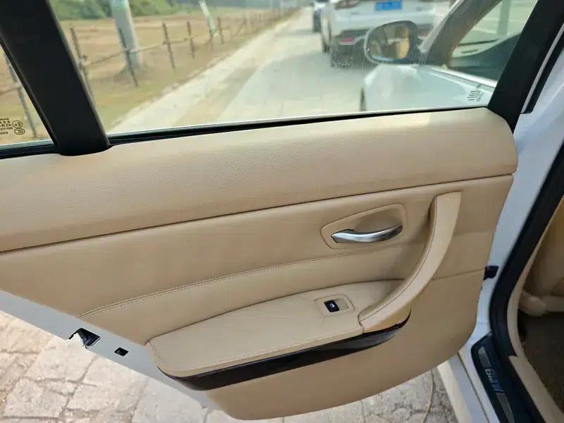 BMW 3 Series 2012 320i Fashion Edition — миниатюра 17