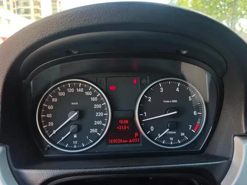 BMW 3 Series 2011 318i Leading Edition — миниатюра 11