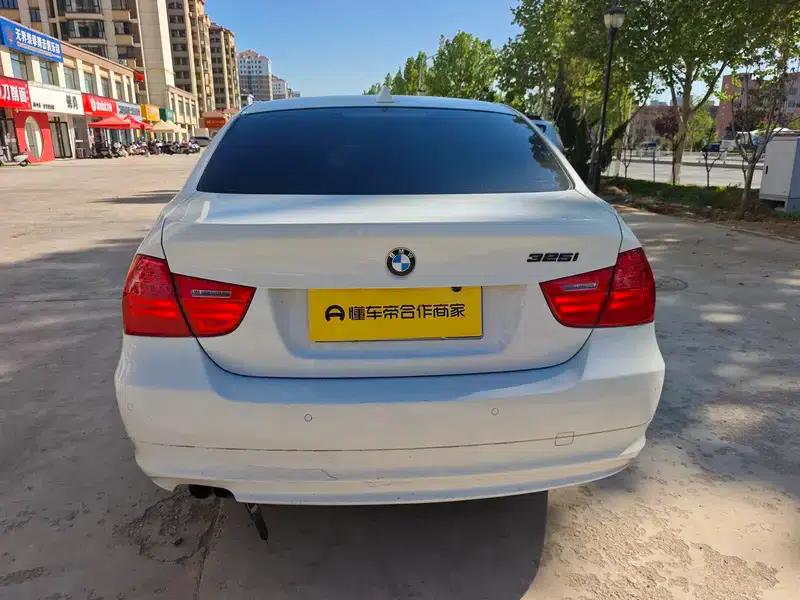 BMW 3 Series 2011 318i Leading Edition — миниатюра 5