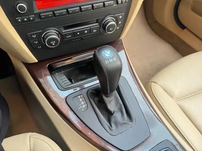 BMW 3 Series 2011 320i Fashion Edition — миниатюра 10