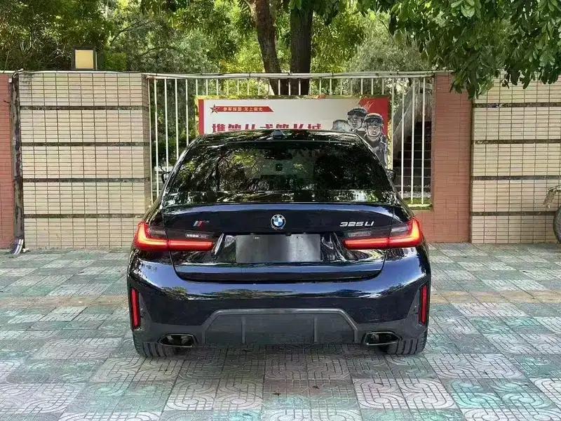 2023 BMW 3 Series 325i M Sport Shadow Edition — миниатюра 5