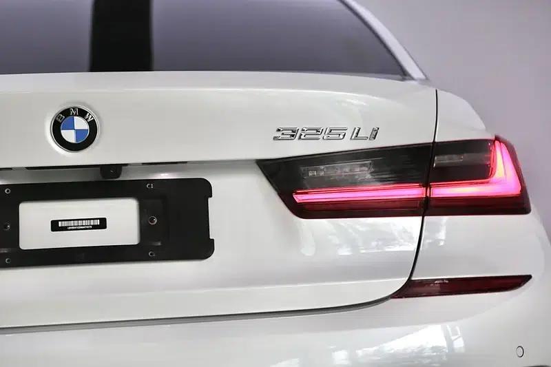 2022 BMW 3 Series 325Li M Sport Package — миниатюра 5