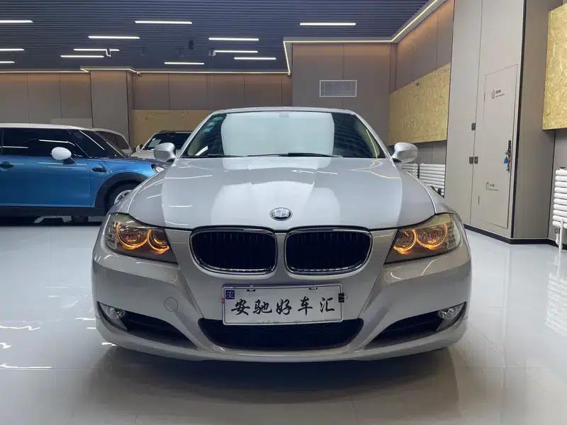 BMW 3 Series 2009 318i Leading Edition — миниатюра 2