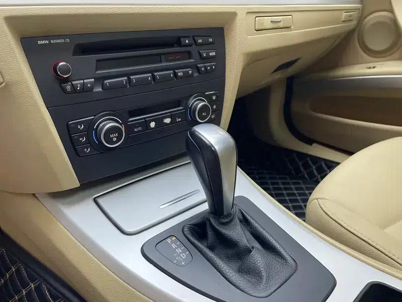 BMW 3 Series 2009 318i Leading Edition — миниатюра 14
