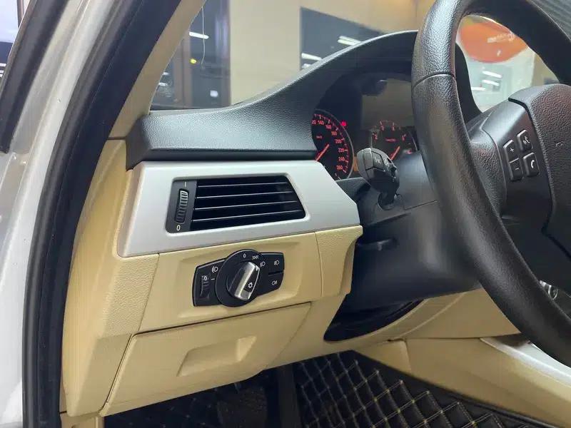 BMW 3 Series 2009 318i Leading Edition — миниатюра 15
