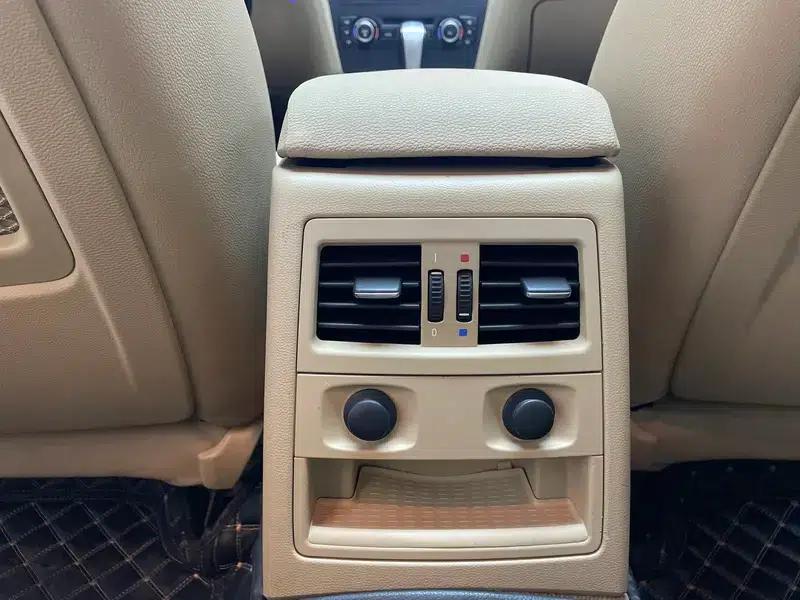 BMW 3 Series 2009 318i Leading Edition — миниатюра 10