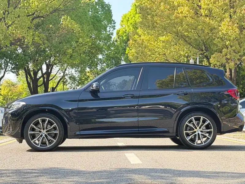 BMW X3 2023 xDrive30i Leading Edition M Sport Package — миниатюра 3