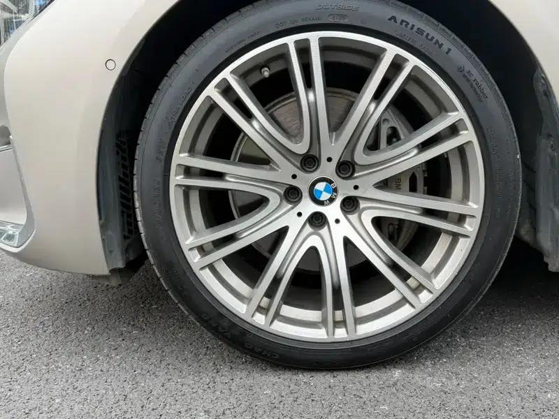 2019 BMW 7 Series 740Li xDrive Executive M Sport Package — миниатюра 9