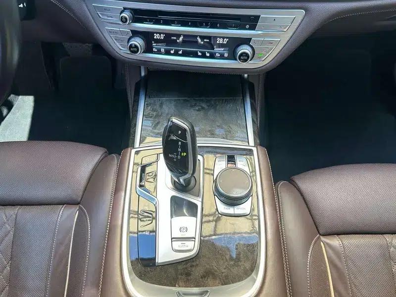 2018 BMW 7 Series 730Li Luxury Package — миниатюра 12