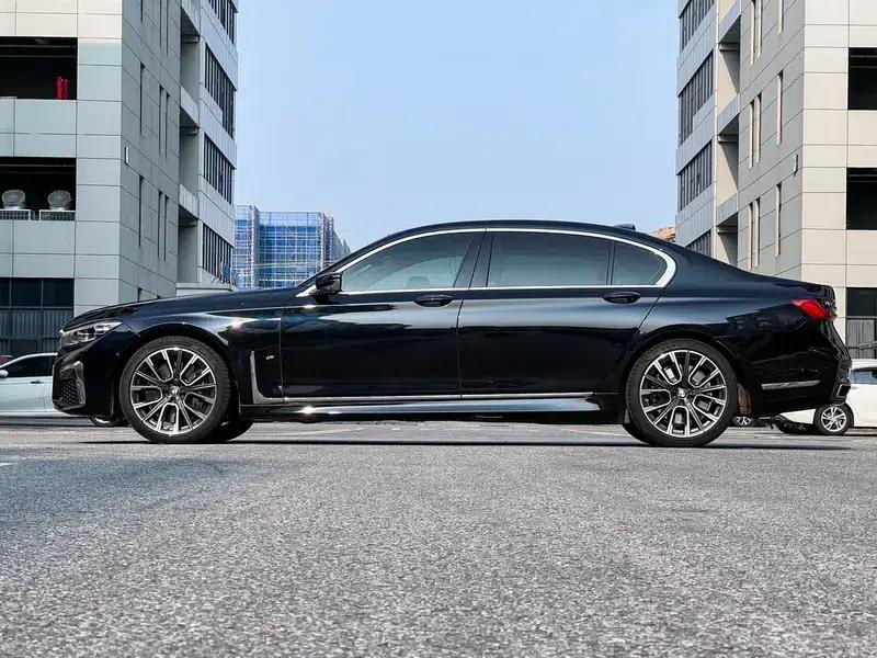 2021 BMW 7 Series 740Li xDrive Executive M Sport Package — миниатюра 3