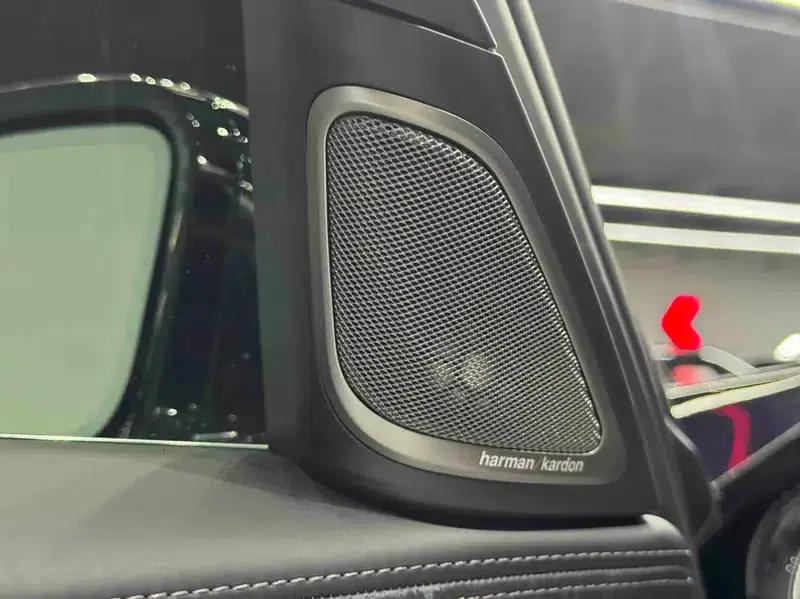 2019 BMW 7 Series 740Li Leading Edition M Sport Package — миниатюра 11