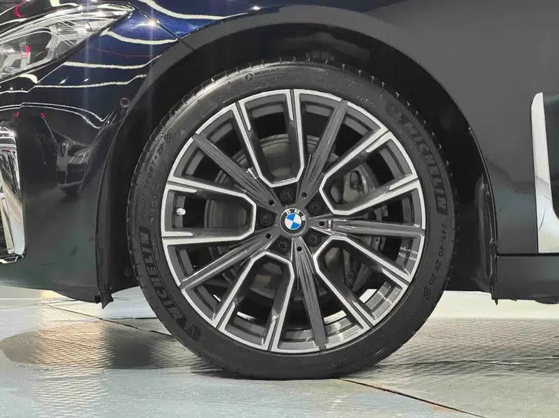 2019 BMW 7 Series 740Li Leading Edition M Sport Package — миниатюра 12