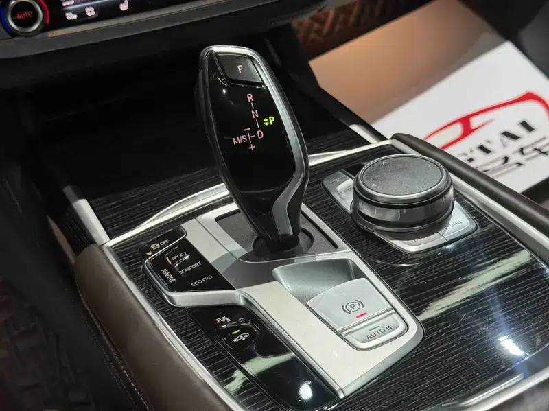2019 BMW 7 Series 740Li Leading Edition M Sport Package — миниатюра 18