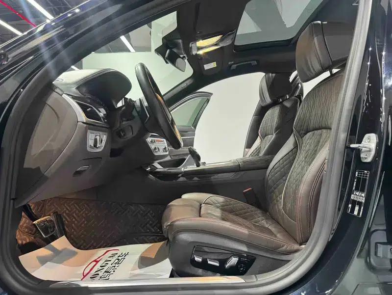 2019 BMW 7 Series 740Li Leading Edition M Sport Package — миниатюра 19