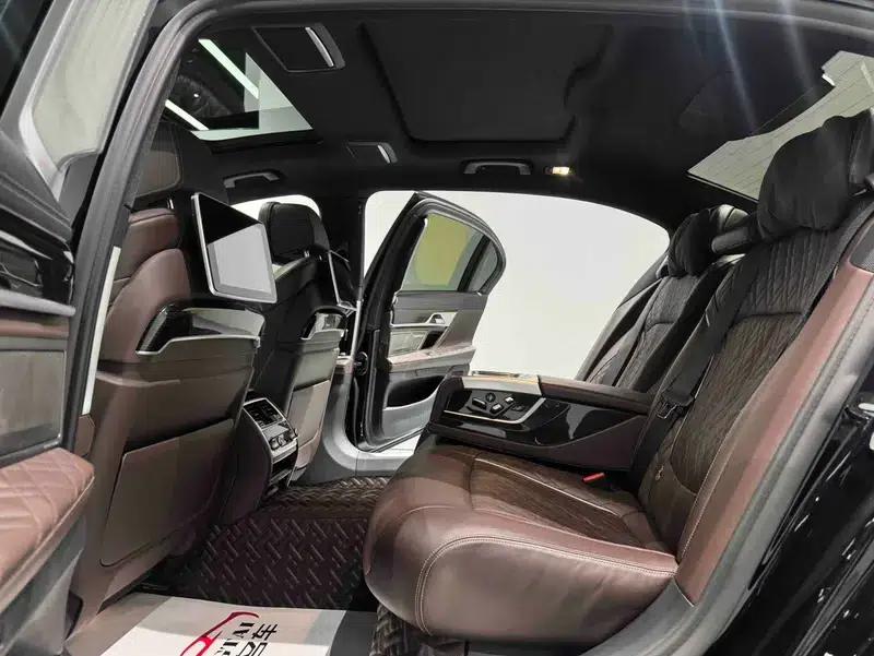 2019 BMW 7 Series 740Li Leading Edition M Sport Package — миниатюра 20