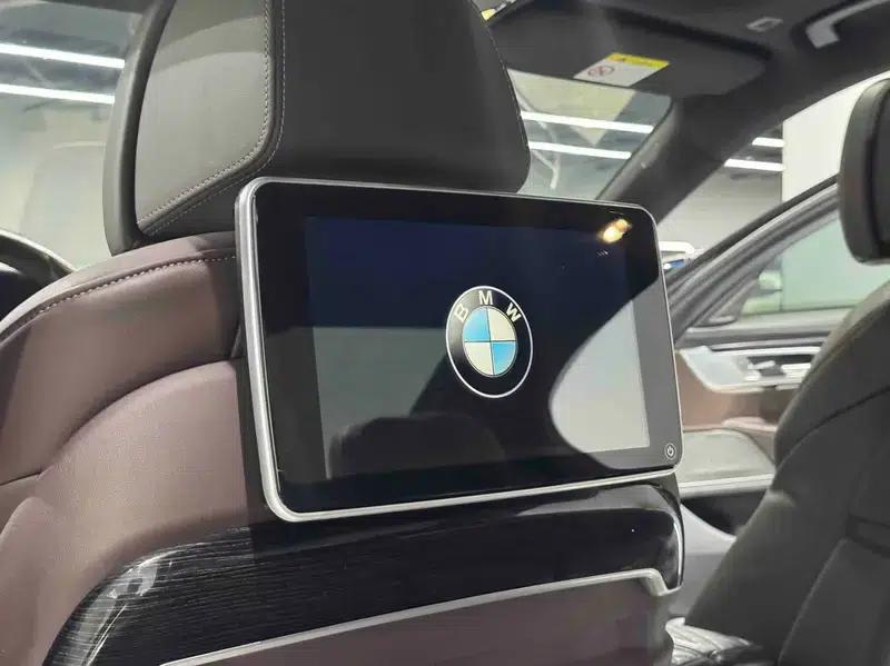 2019 BMW 7 Series 740Li Leading Edition M Sport Package — миниатюра 21