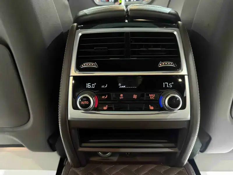2019 BMW 7 Series 740Li Leading Edition M Sport Package — миниатюра 10