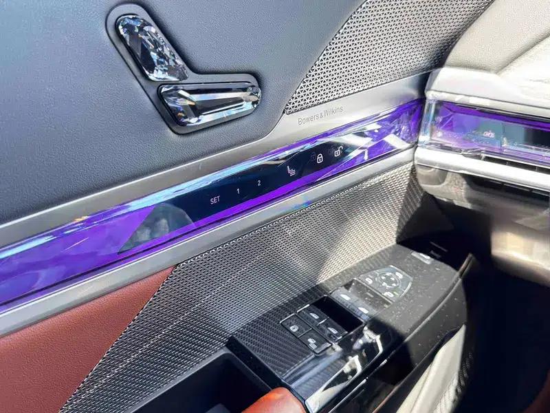 2023 BMW 7 Series 740Li Luxury M Sport Package — миниатюра 8