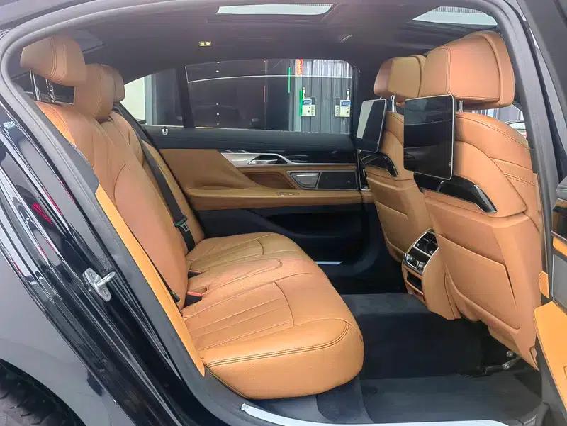 2018 BMW 7 Series 730Li Leading Edition M Sport Package — миниатюра 20