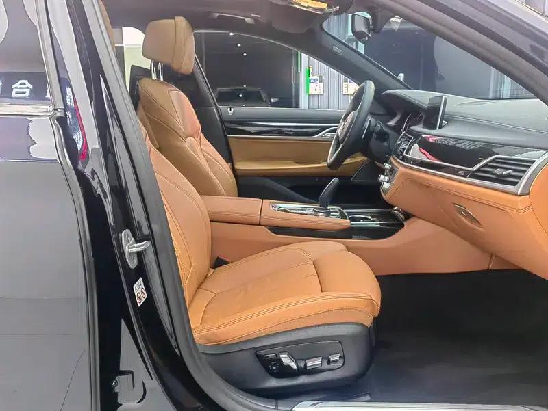 2018 BMW 7 Series 730Li Leading Edition M Sport Package — миниатюра 21