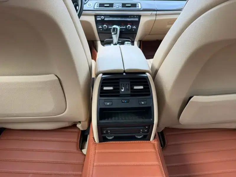 2011 BMW 7 Series 730Li Elegant Edition — миниатюра 10