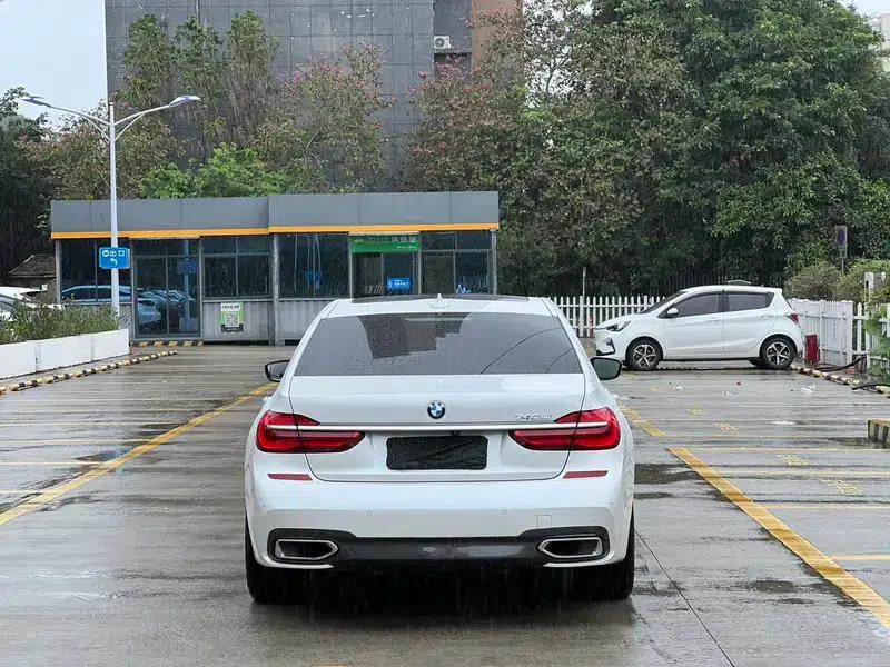 2016 BMW 7 Series 740Li Leading Edition — миниатюра 3