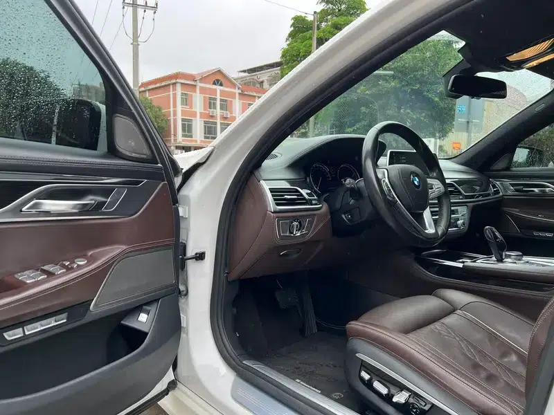 2016 BMW 7 Series 740Li Leading Edition — миниатюра 8