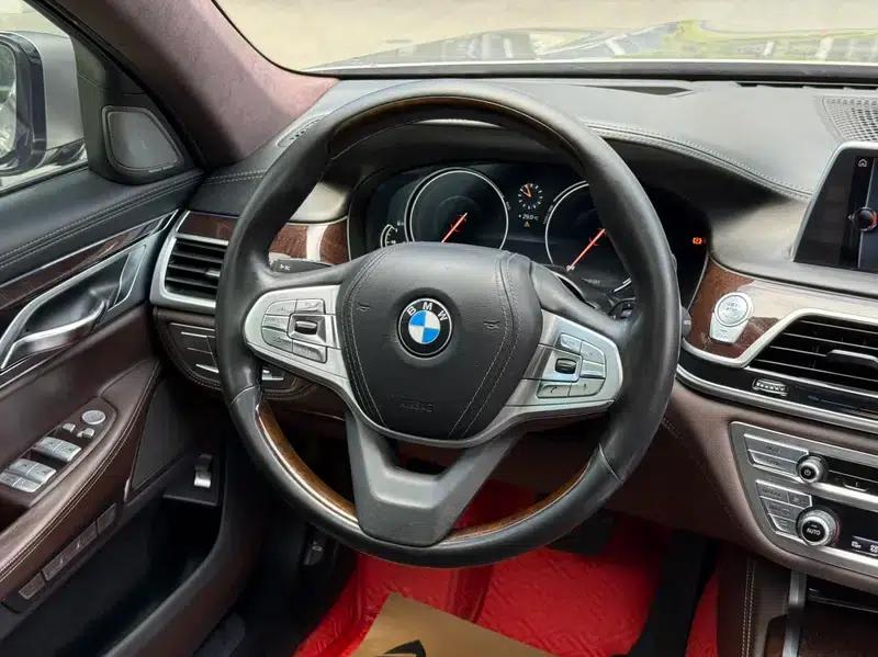 2017 BMW 7 Series 740Li xDrive Luxury — миниатюра 12