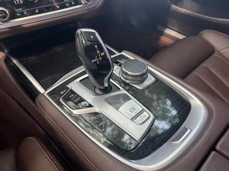 2018 BMW 7 Series 730Li Leading Edition M Sport Package — миниатюра 13