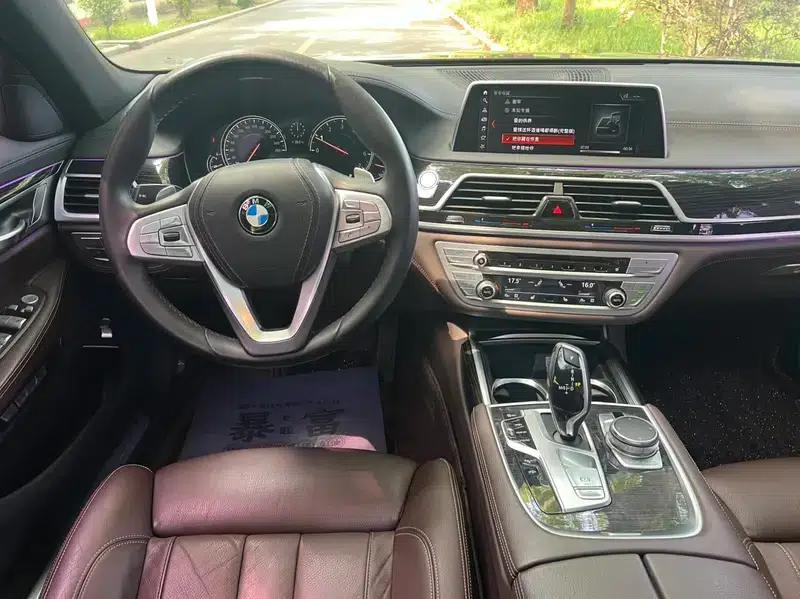 2018 BMW 7 Series 730Li Leading Edition M Sport Package — миниатюра 15