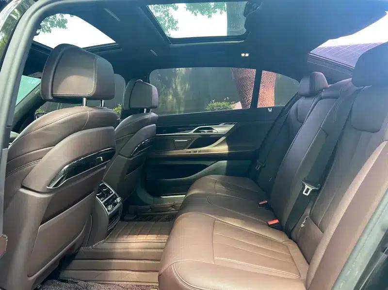 2018 BMW 7 Series 730Li Leading Edition M Sport Package — миниатюра 23