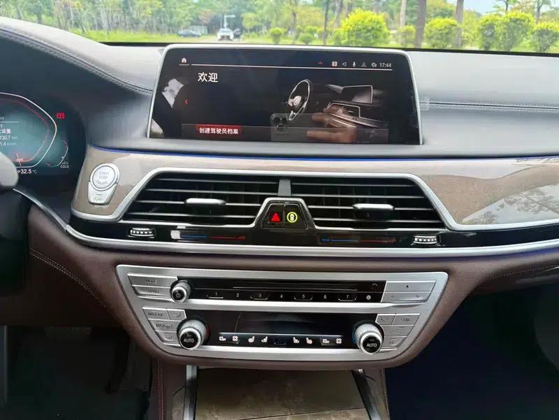2019 BMW 7 Series 740Li Leading Luxury Package — миниатюра 14
