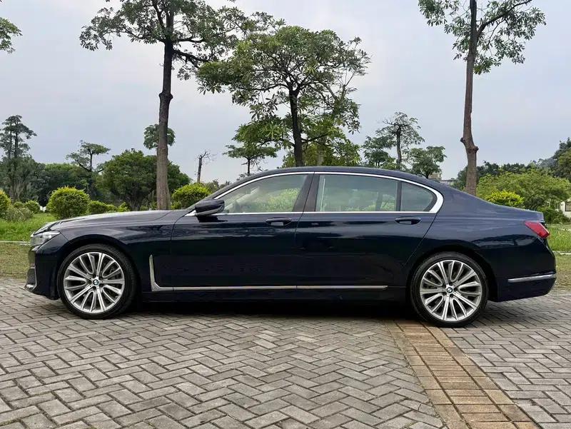 2019 BMW 7 Series 740Li Leading Luxury Package — миниатюра 4