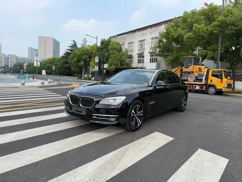 BMW 7 Series 2013 730Li Leading Edition — миниатюра 1
