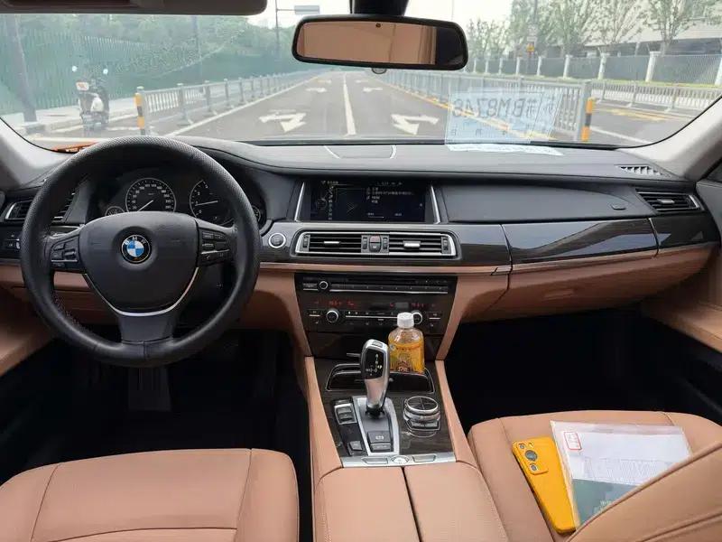 BMW 7 Series 2013 730Li Leading Edition — миниатюра 6