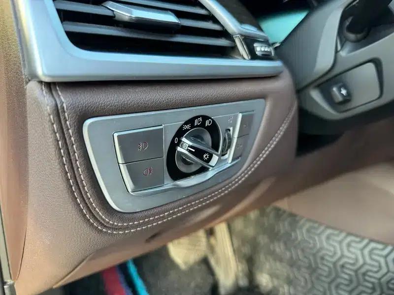 2018 BMW 7 Series 730Li Leading Excellence Package — миниатюра 16