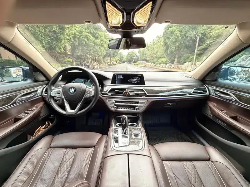 2016 BMW 7 Series 740Li Leading Edition — миниатюра 11