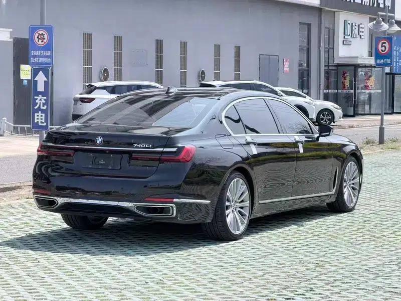 2019 BMW 7 Series 740Li Leading Luxury Package — миниатюра 6