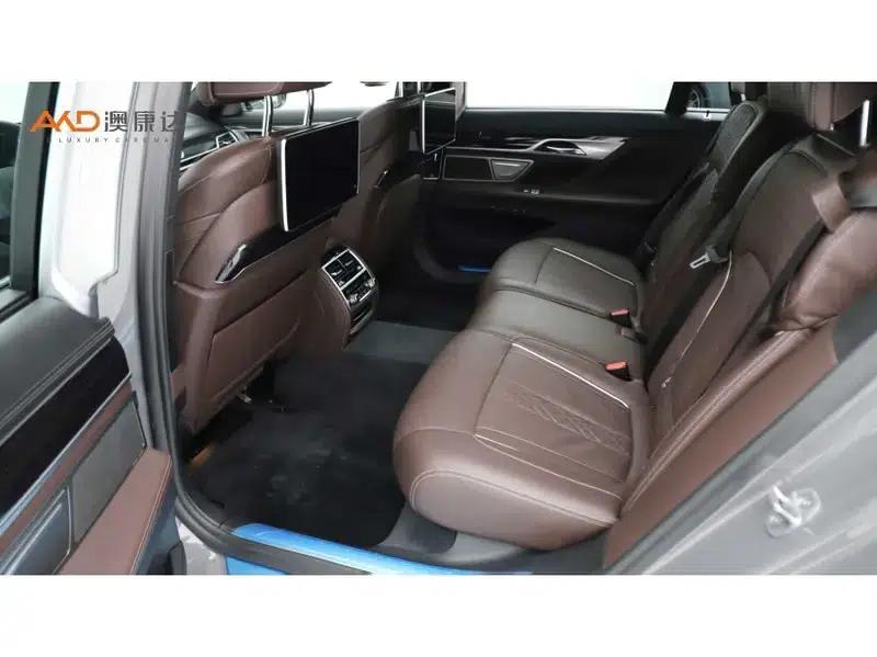 2019 BMW 7 Series 740Li Luxury M Sport Package — миниатюра 8