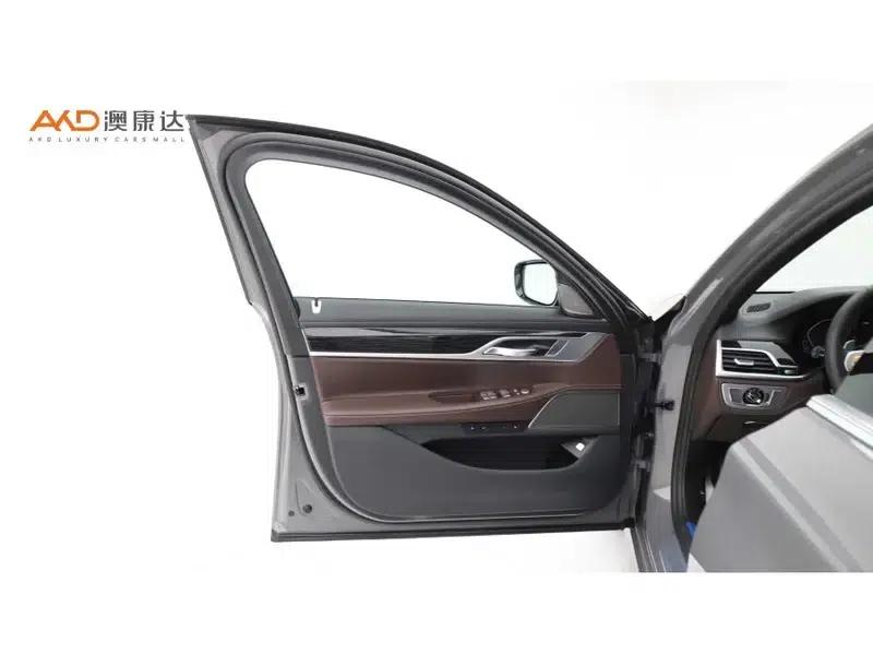 2019 BMW 7 Series 740Li Luxury M Sport Package — миниатюра 9