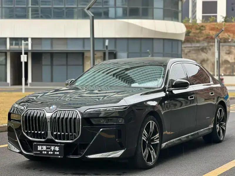2023 BMW 7 Series 740Li Leading Edition M Sport Package — миниатюра 1