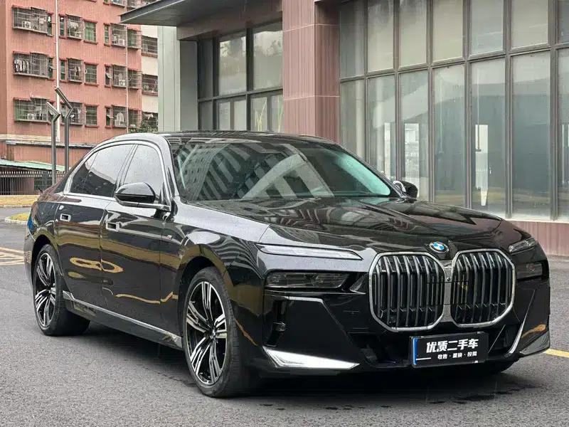 2023 BMW 7 Series 740Li Leading Edition M Sport Package — миниатюра 3