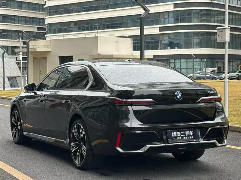 2023 BMW 7 Series 740Li Leading Edition M Sport Package — миниатюра 4