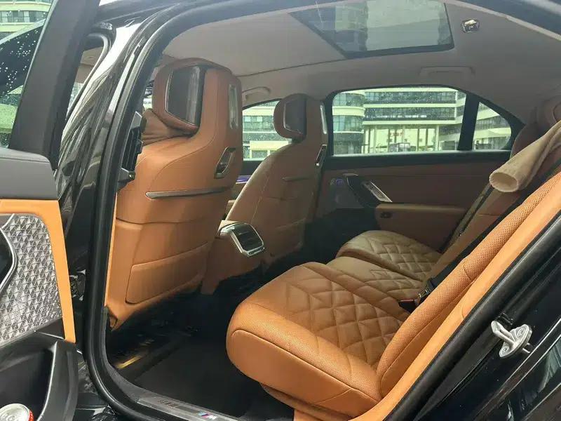 2023 BMW 7 Series 740Li Leading Edition M Sport Package — миниатюра 10
