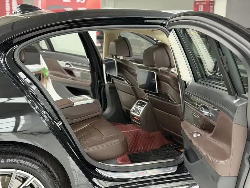 2016 BMW 7 Series 740Li Leading Edition — миниатюра 8