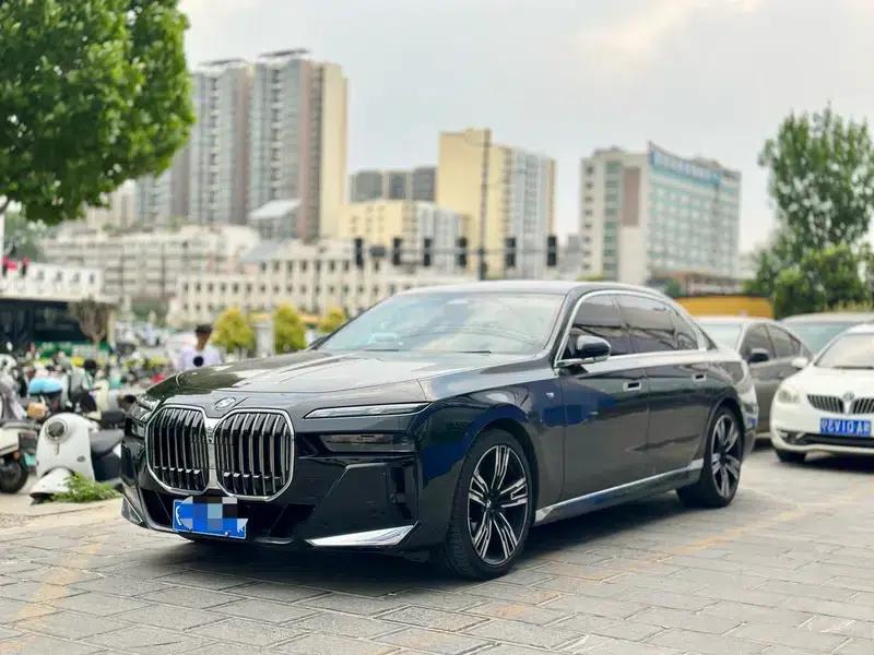 2023 BMW 7 Series 740Li Leading Edition M Sport Package — миниатюра 1