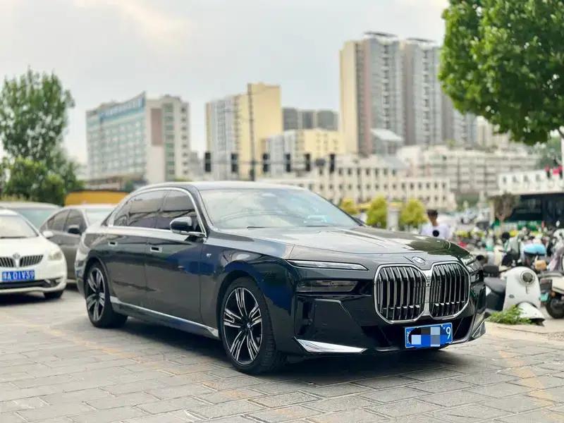 2023 BMW 7 Series 740Li Leading Edition M Sport Package — миниатюра 3
