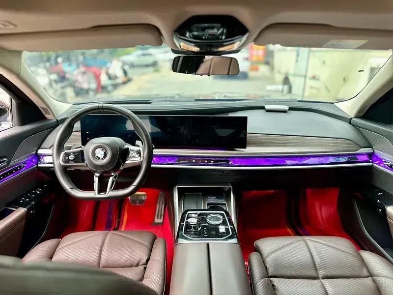 2023 BMW 7 Series 740Li Leading Edition M Sport Package — миниатюра 8