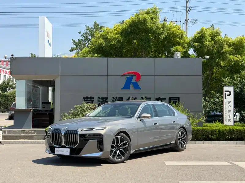2023 BMW 7 Series 735Li M Sport Package — миниатюра 1