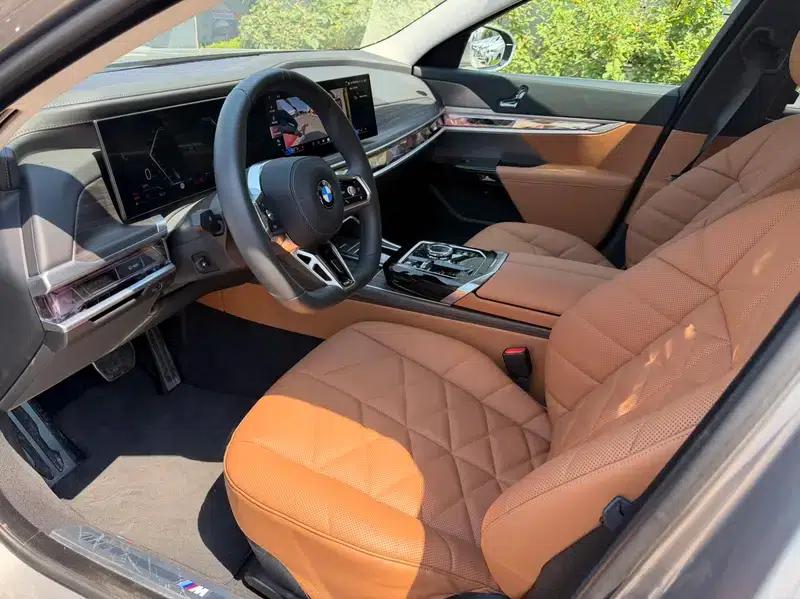 2023 BMW 7 Series 735Li M Sport Package — миниатюра 11